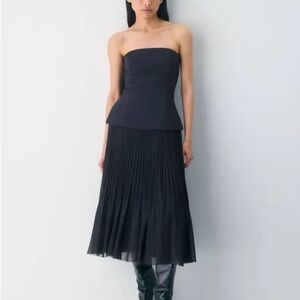 Aritzia Twirl Pleated Skirt